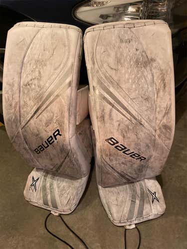 White Used 32" Bauer Vapor 2X  Goalie Leg Pads