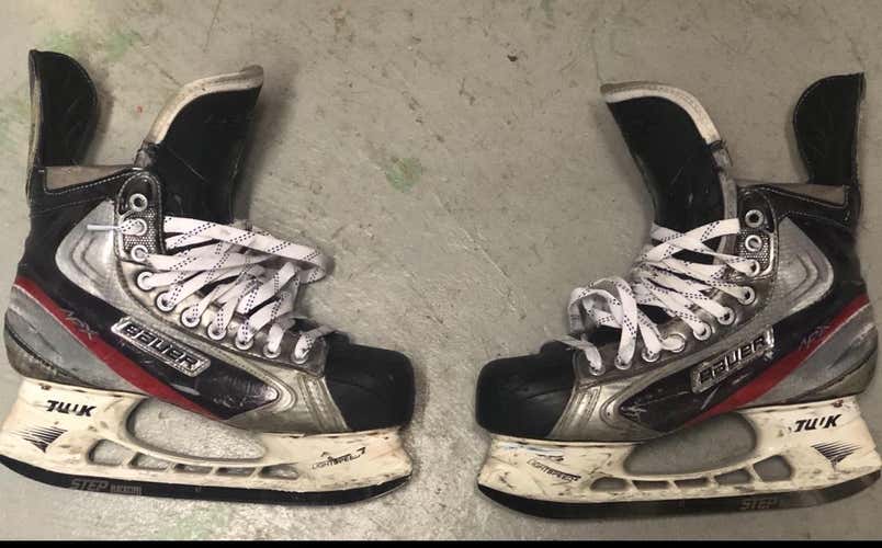 Used Bauer Vapor APX Size 8EEHockey Skates