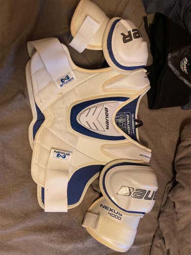 Used Large Bauer Nexus 4000 Shoulder Pads