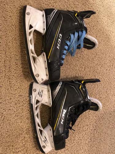 Used CCM Tacks 9080 Size 7.5D