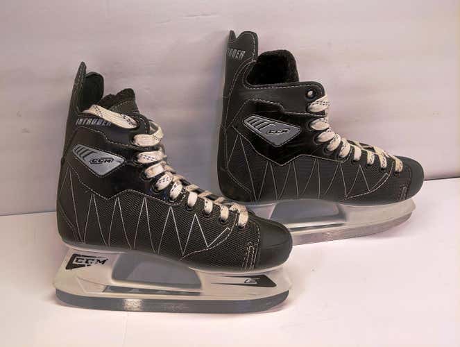 Youth CCM Intruder Hockey Skates Size 5. 2019 Model Great Pre-Owned Condition