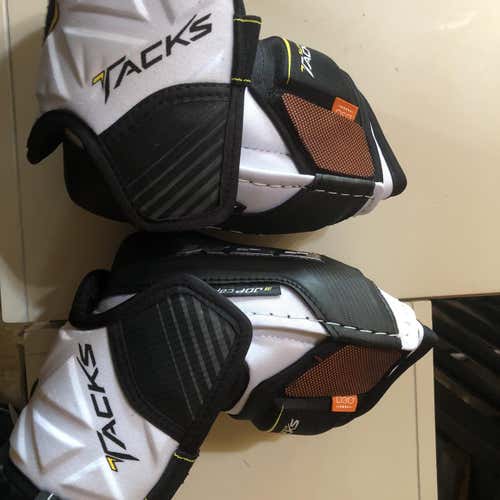 New Large CCM Super Tacks AS1 Elbow Pads