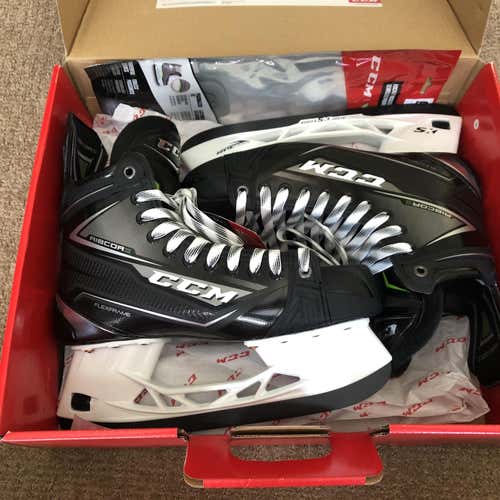 New CCM Ribcor 80K Size 9.5 D Hockey Skates