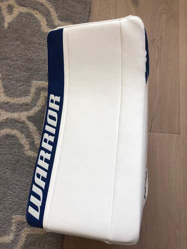 New With Tags : White / Royal Blue Intermediate Warrior Regular Ritual GT Goalie Blocker Glove
