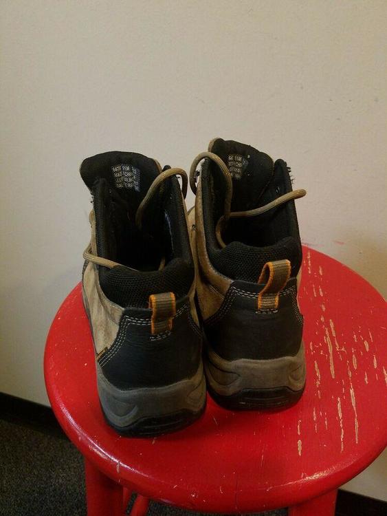 clarks thinsulate boots