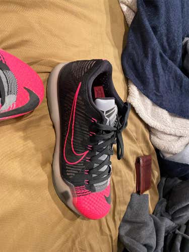 Men's Size 13 (Women's 14) Nike Shoes