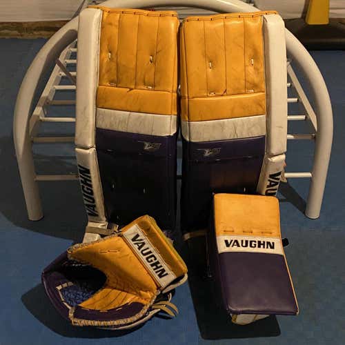 Purple Used 34" Full Right Velocity V7 Pro Stock Goalie Full Set