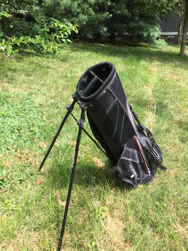 Maxfli Stand Golf Bag-very good condtion, feather light!