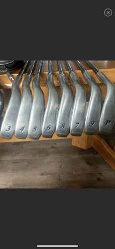 Used Right Handed Stiff Flex 11 Pieces Clubs (Full Set)
