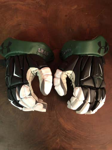 Barely Used Under Armour Command Pro Lacrosse Gloves