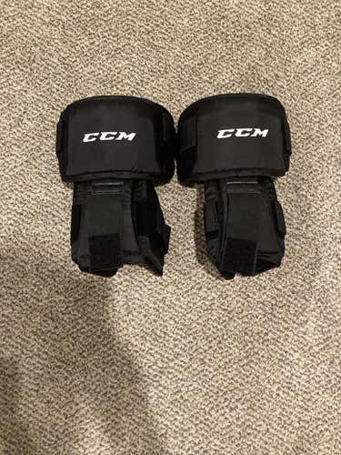 New Senior CCM Pro knee pads