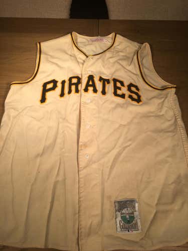 Used Adult Large Mitchell & Ness Flannel Roberto Clemente Pittsburgh Pirates  Jersey