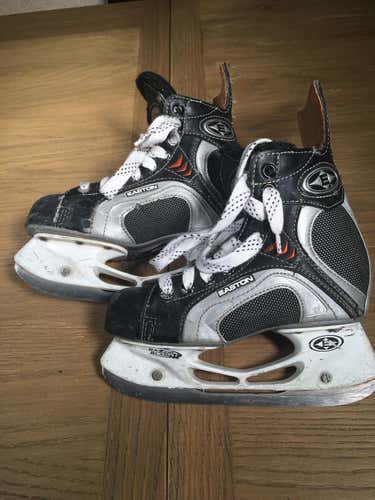 Youth Used Easton Hockey Skates Size 1