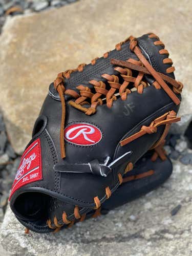 Barely Used Black Rawlings Heart of the Hide 11.5" Glove