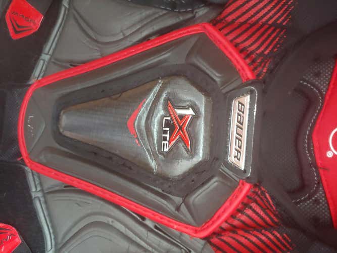 Used Junior Large Bauer Vapor 1X Lite Shoulder Pads