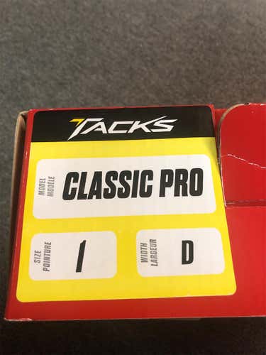 New CCM Tacks Classic Pro Size 1 Junior Skates