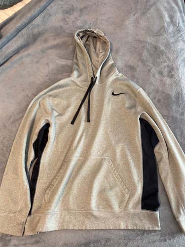 Gray Unisex Large Nike Sweatshirt
