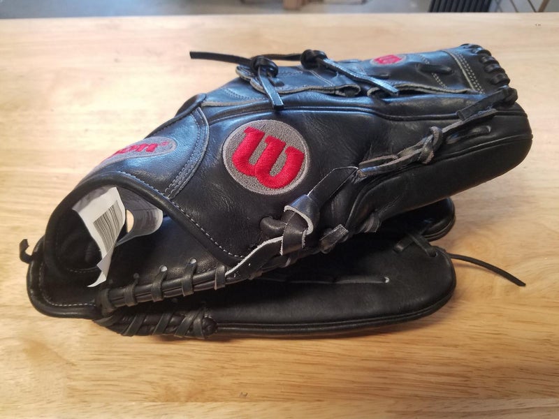 Black New High School/College Wilson Right Hand Throw Outfield A2000 Baseball Glove 12.5"