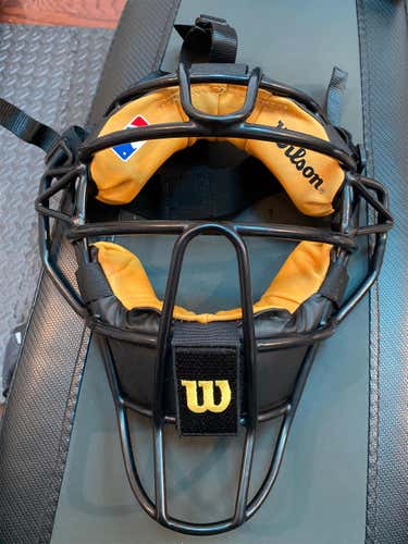 Wilson - Dyna-Lite Umpire Mask