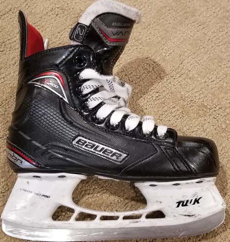 Bauer Vapor X400 Hockey Skates Size 2R - Used