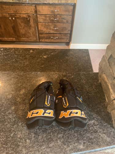Black Used CCM Tacks 6052 15"  Gloves