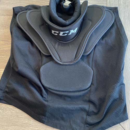 CCM BNQ SHIRT STYLE NECK GUARD - JUNIOR