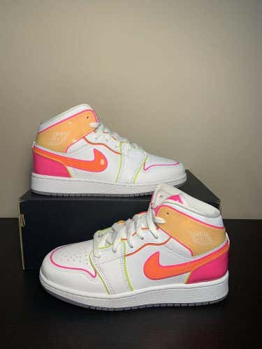 Air Jordan Retro 1 Mid Edge Glow CV4611-100 GS Size 5.5Y (equivalent Womens 7)