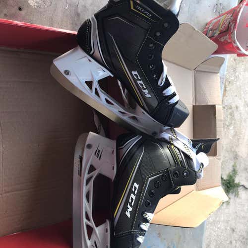 New CCM Tacks 9070 Size 4.5 Hockey Skates