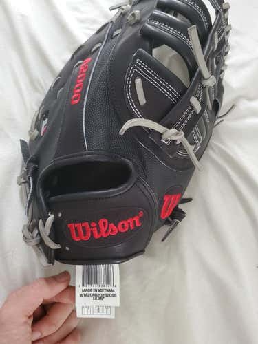 Black NWT Wilson RHT First 1st Base A2000 2820 Superskin 12.25"