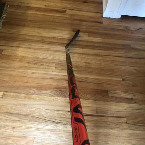 New Right Handed Vapor FlyLite Mid Pattern Pro Stock Hockey Stick