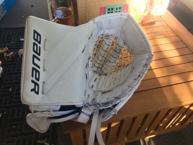 White Senior Used Bauer Regular Supreme 2S Pro