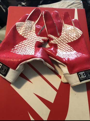 New Under Armour Receiver Gloves