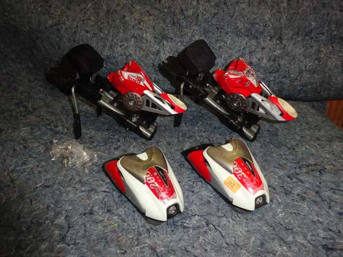 Marker Comp 30 Racing Bind.(Din 15-30)(Inc. all Screws and Parts)(Has one Toe Piece that is Comp 20