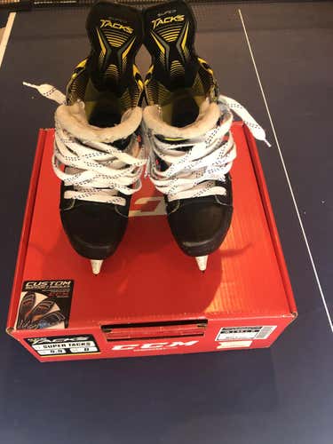 CCM Super Tacks Hockey Skates Size 5.5