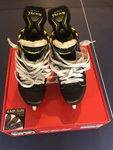 CCM Super Tacks Hockey Skates Size 5.5