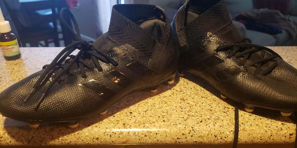Adidas Nemeziz Black Used Men's Size 6.5)Molded Cleats