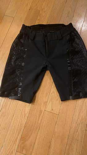 Black Unisex Medium SYNC Shorts