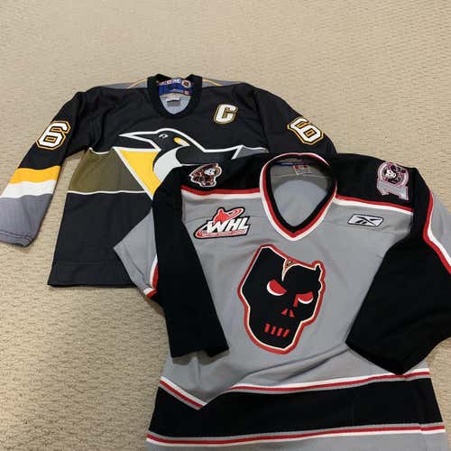 X2 Childs Jerseys, Calgary Hitmen WHL Penguins Lemieux, Childs Large/small