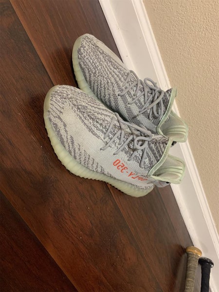 Unisex Size 11 (Women's 12) Adidas