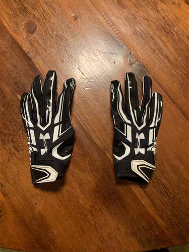 *NEVER USED* Under Armour F5 Football Gloves Price Is Negotiable