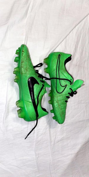 Used Size 8.5 (Women's 9.5) Nike Tiempo legend Cleats( Reserved)
