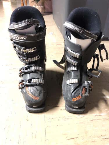 Used Salomon Medium Flex Ski Boots
