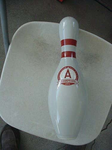 15.5 IN ANAHEIM ANGLES WESTERN DIV CHAMPS 2004 COMMEMORATIVE BOWLING PIN