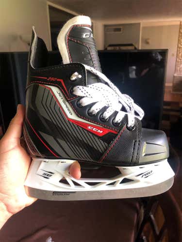 New CCM JetSpeed 250 YouthSize 11 Hockey Skates