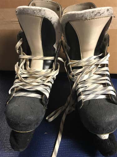 Used Graf Supra 501 Regular Width  Size 9.5 Hockey Skates