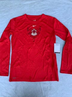 Team Canada Red New Adult woman medium Nike Dry Fit Long Sleeve Shirt