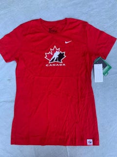 Team Canada Red New Adult Women Medium Nike Dry Fit Short Sleeve Shirt