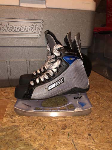 New Bauer One70 Regular Width  Size 4 Hockey Skates