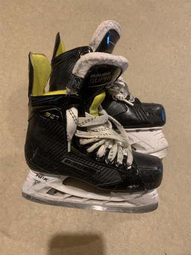 Used Bauer Supreme S27 Size 2 Hockey Skates