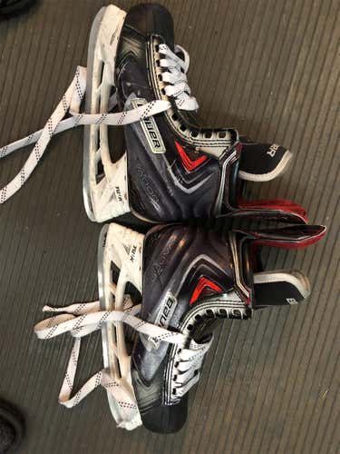 Bauer Vapor APX2 Regular Width  Size 6.5 Hockey Skates